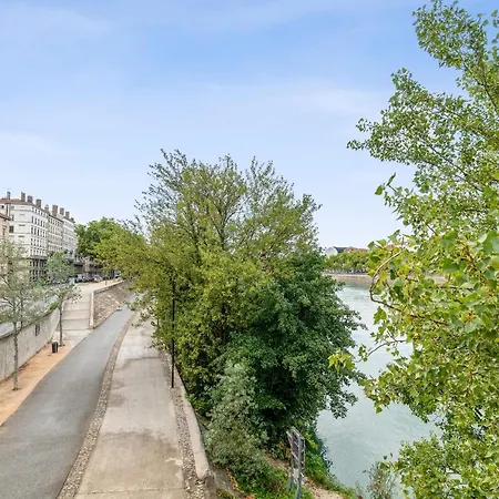 Modern Two Steps Away From The Rhone - Welkeys Apartment *